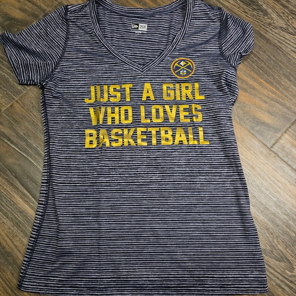 New Era Denver Nuggets Basketball T Shirt Womens Small Striped V Neck Tee - Picture 1 of 6